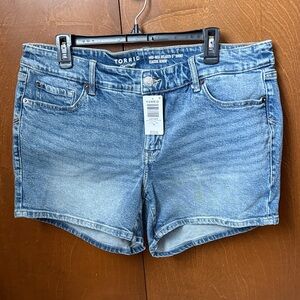 Torrid Medium Wash Mid-Rise 5” Short Classic Denim NWT Sz 16 Ret $55.90